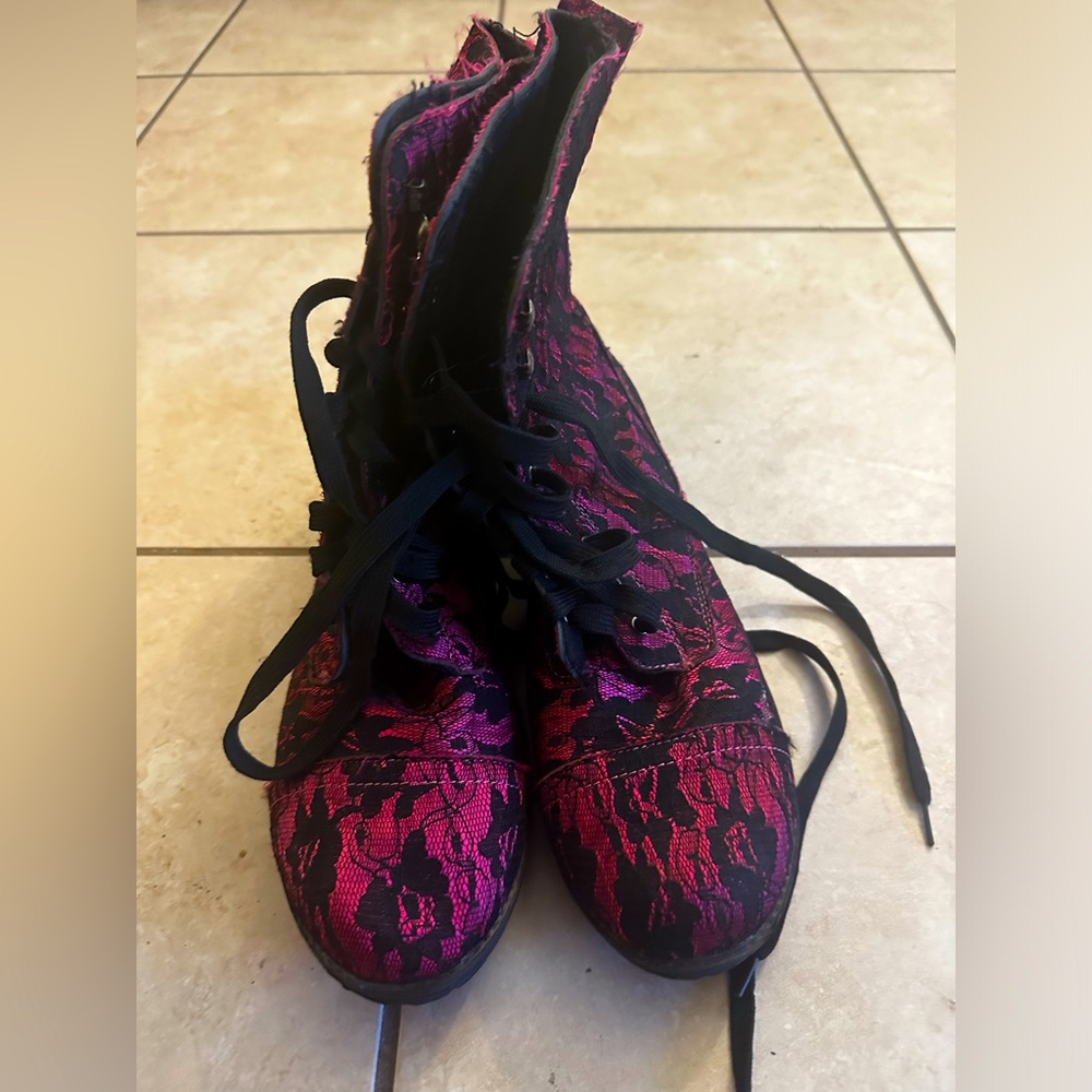 Hot topic lace goth boots size 9